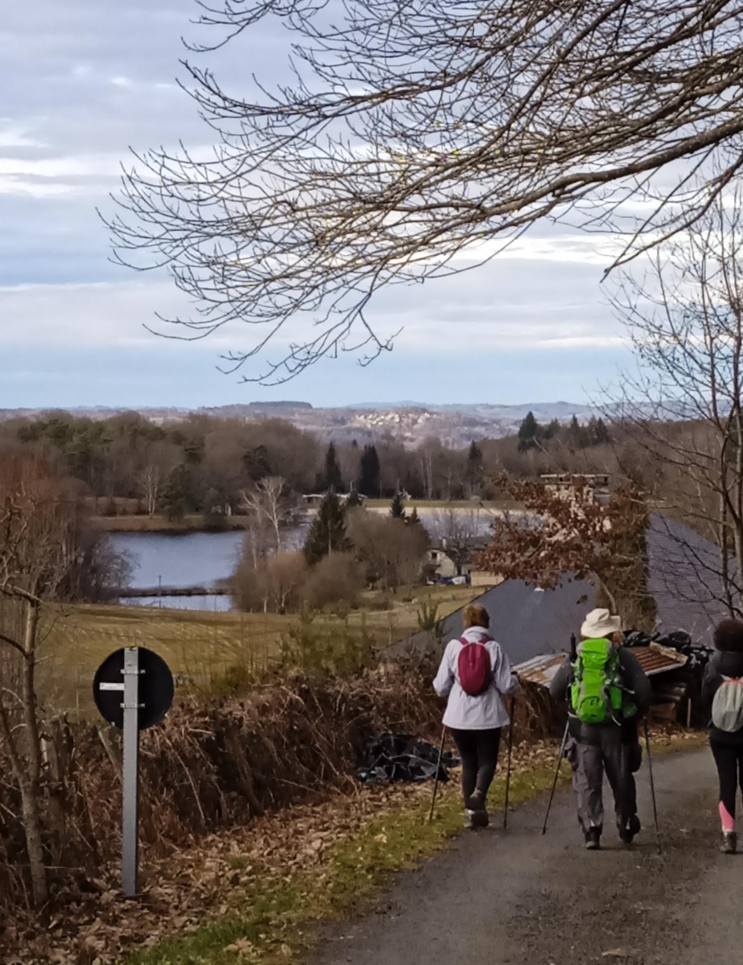 Descente vers le lac